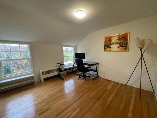 Building Photo - 206 Eastwood Ave