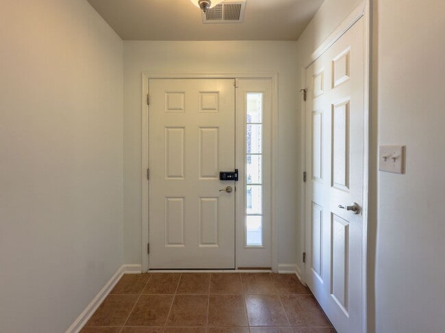 Building Photo - 628 Leonard Ln