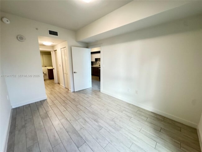 Building Photo - 321 NE 26th St