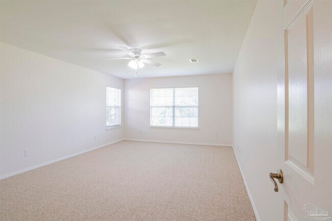 Building Photo - 4012 Shorewood Dr