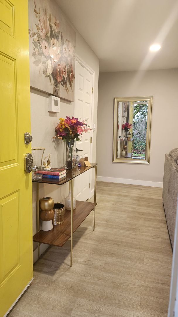 Building Photo - Renovated 4-Bedroom Single-Level Home in Quiet Kent Central Location