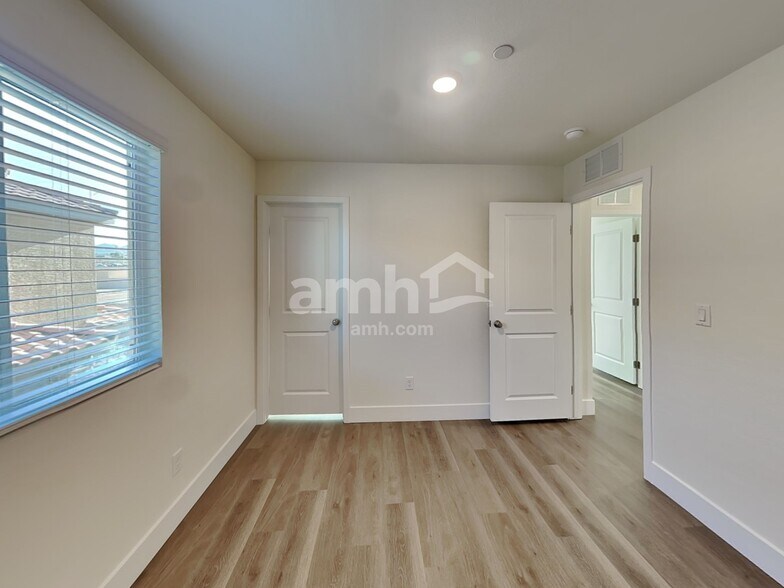 Building Photo - 262 Dahlia Rachel Pl