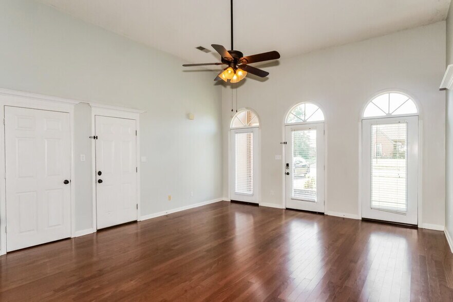 Building Photo - 10102 Fox Hunt Dr