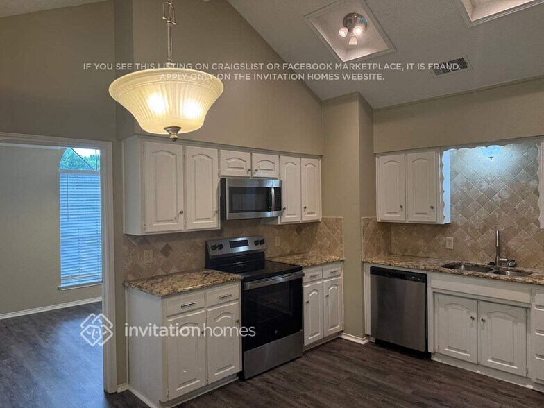 Building Photo - 1517 Woodvale Dr