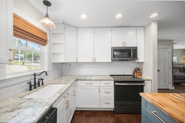 Building Photo - 419 Morningbird Ct