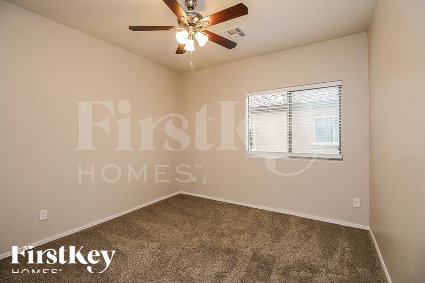 Building Photo - 8811 S 57th Ln