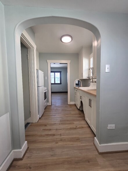 Building Photo - 506 N 3rd Ave