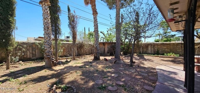 Building Photo - 824 Chapala Ct