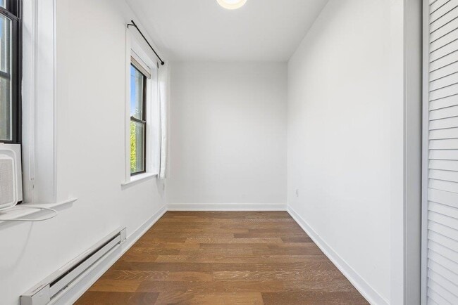 Building Photo - 366 2nd St
