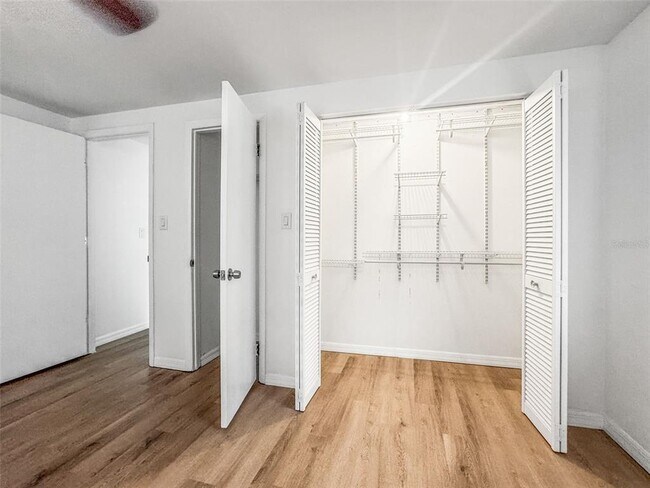 Building Photo - 2955 Bay View Dr