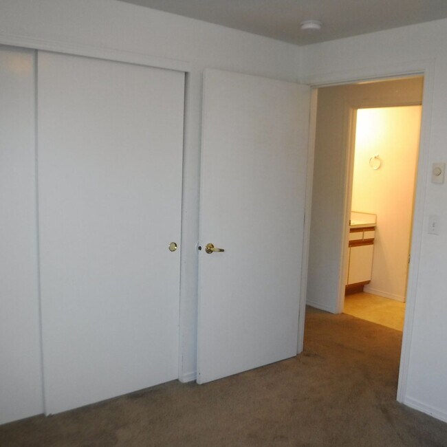Building Photo - Two Bedroom, Two Bath with Single Car Gara...
