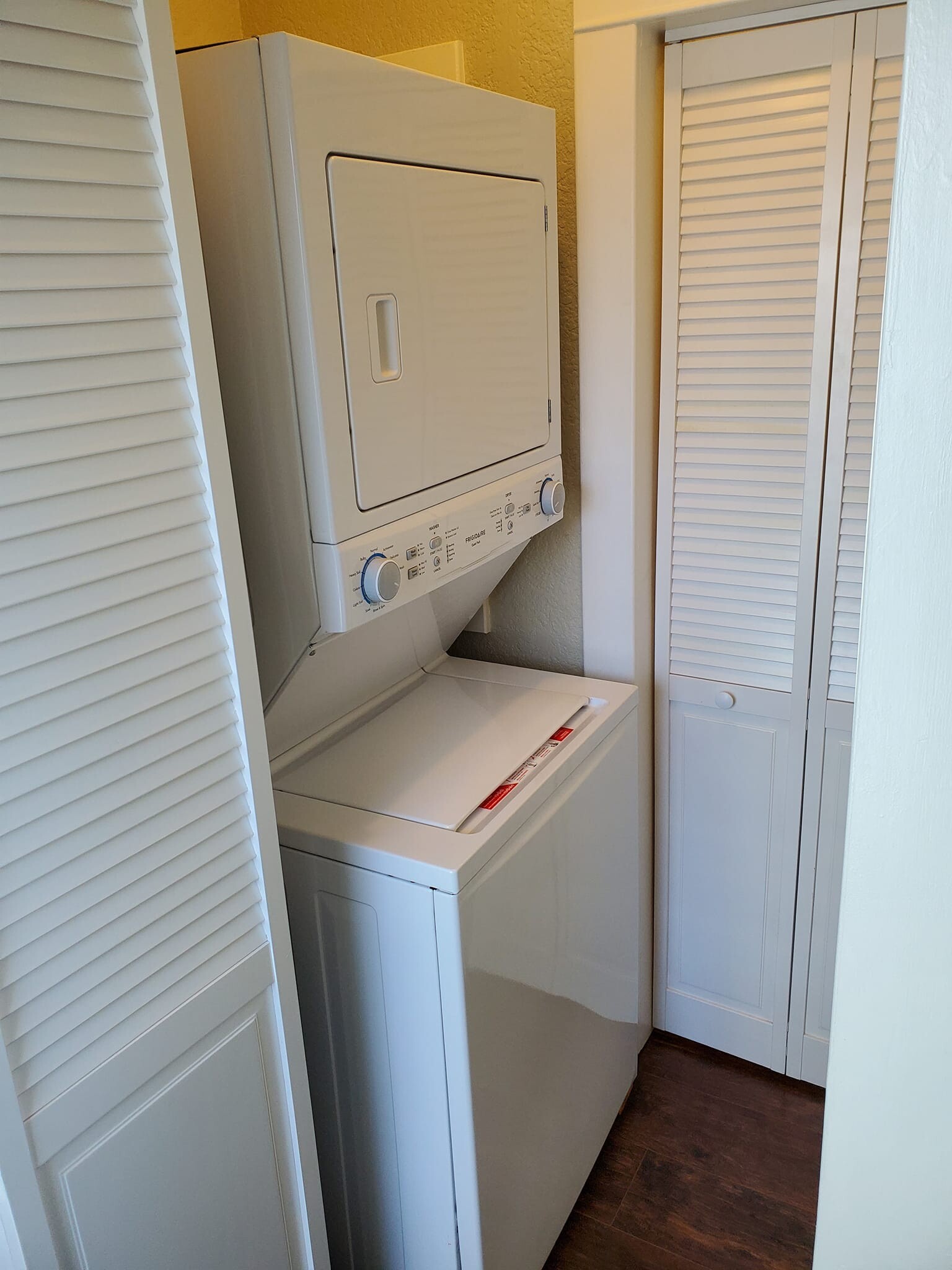 Built-in Laundry - 1211 Pine St