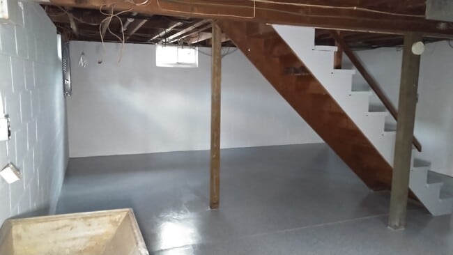 Building Photo - 725 N H St