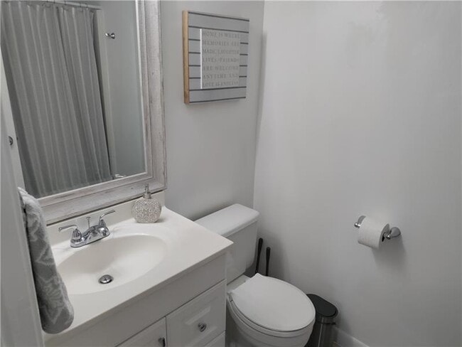 Building Photo - 2771 Riverside Dr
