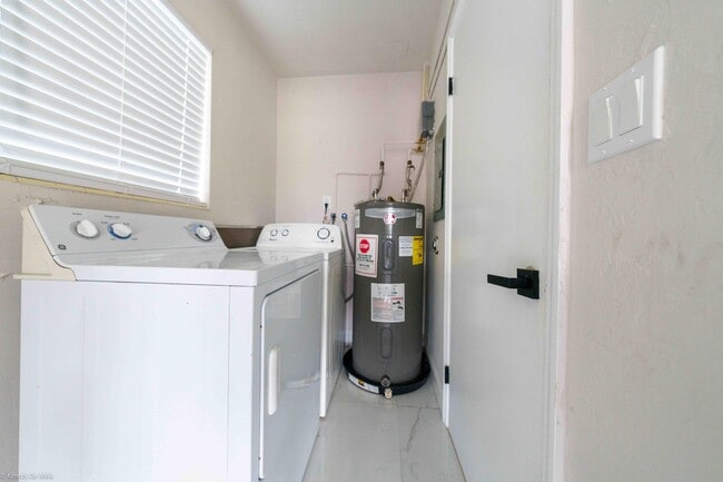 Building Photo - 120 SW 29th Terrace