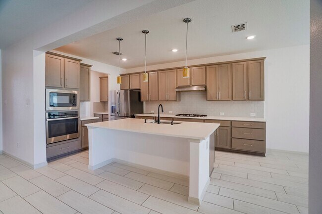 Building Photo - 5616 Monrovia Ln