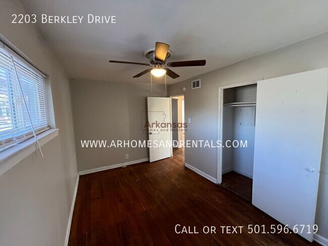 Building Photo - 2203 N Berkley Dr