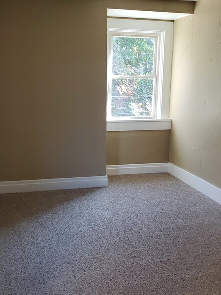 Front Bedroom - 2905 California Ave