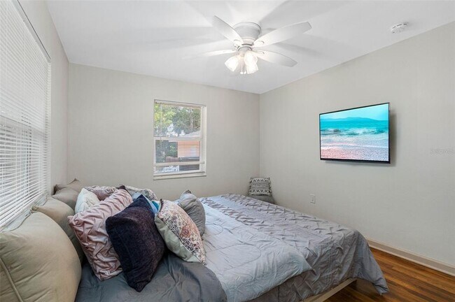 Building Photo - 2201 Park St N