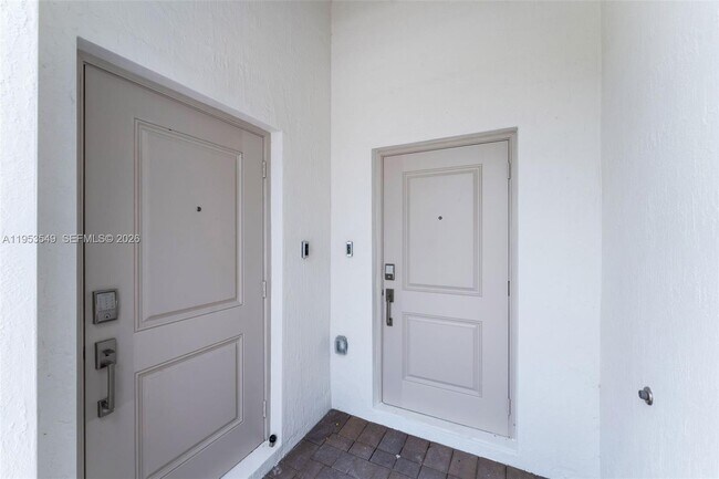 Building Photo - 2960 SE 23rd Ave