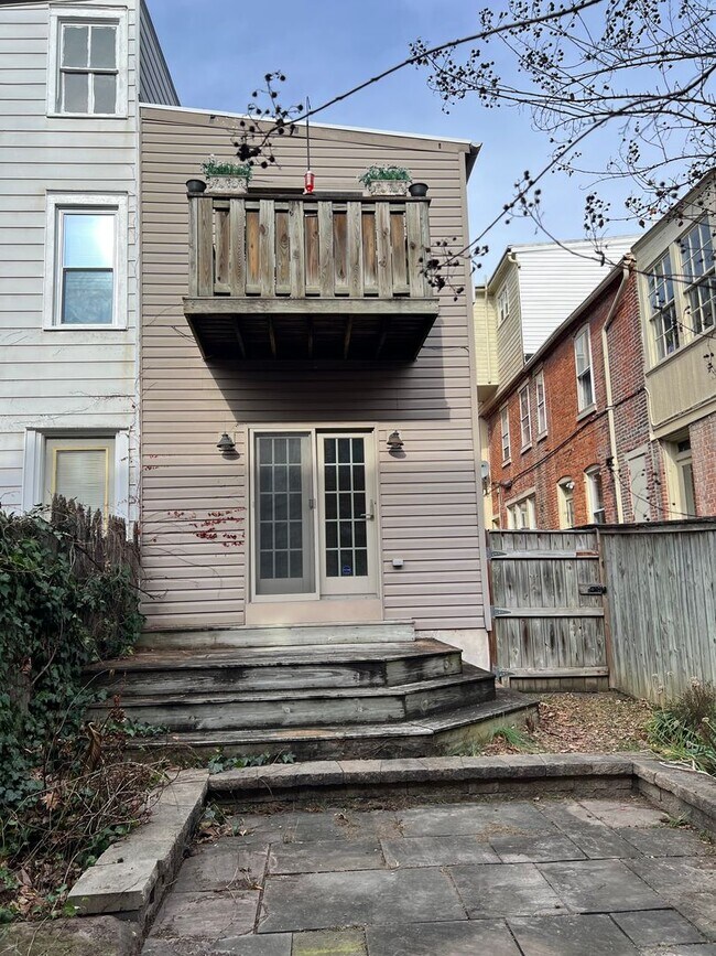 Building Photo - 506 W Chestnut St