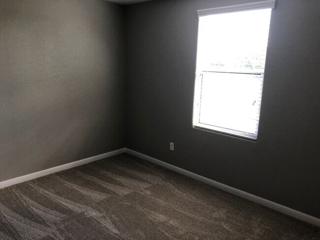Building Photo - 131 Rush Haven