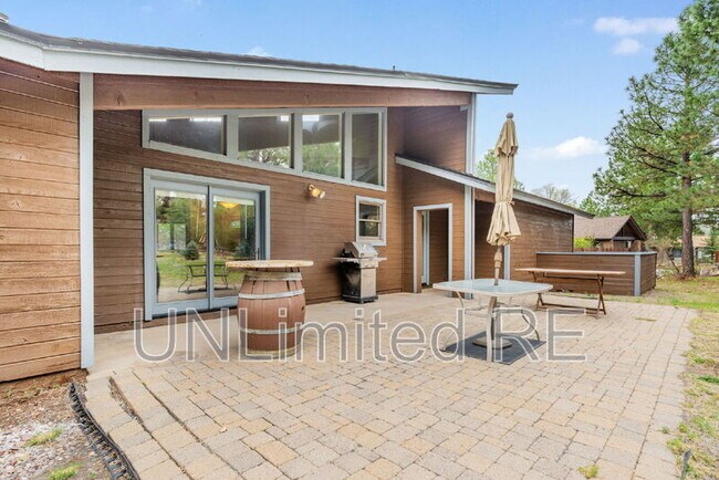 Building Photo - 4154 E Broken Rock Loop