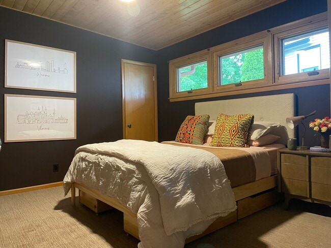 Building Photo - 506 N 91st St