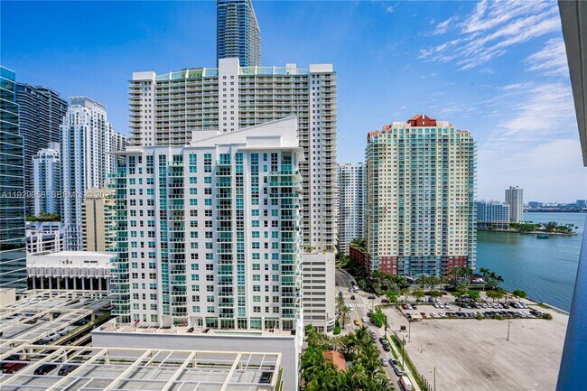 Building Photo - 1300 Brickell Bay Dr