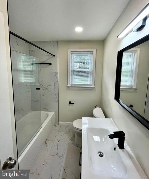 Building Photo - 5901 Middleton Ln