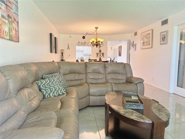 Building Photo - 9820 S Hollybrook Lake Dr