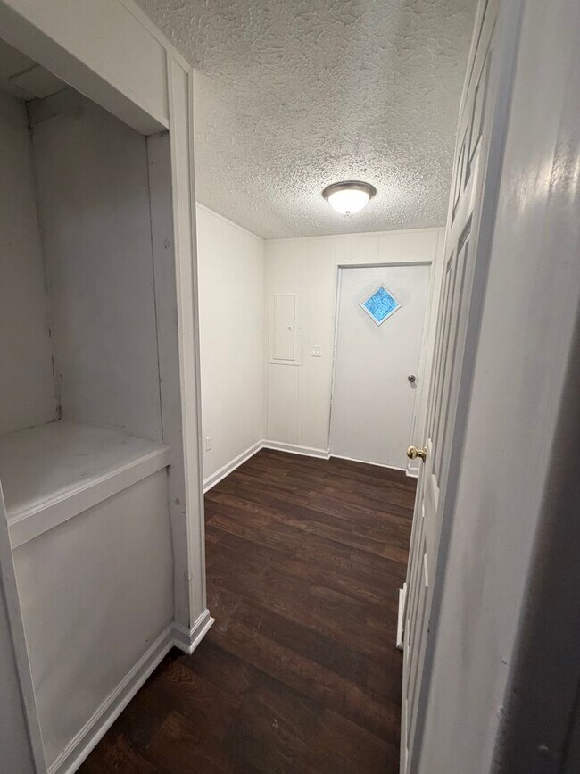 Building Photo - Home For Rent