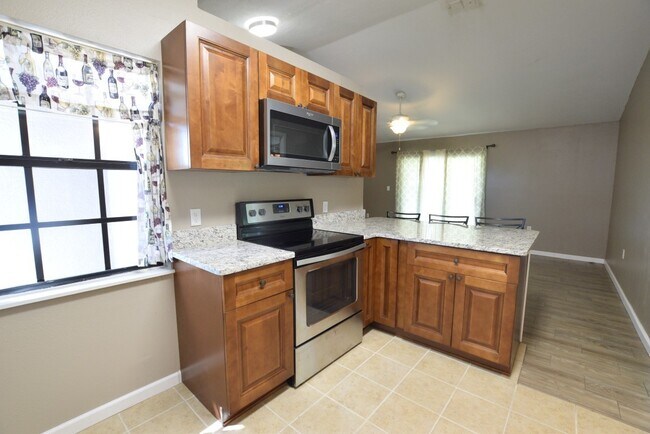 Building Photo - 870 Farrington Dr