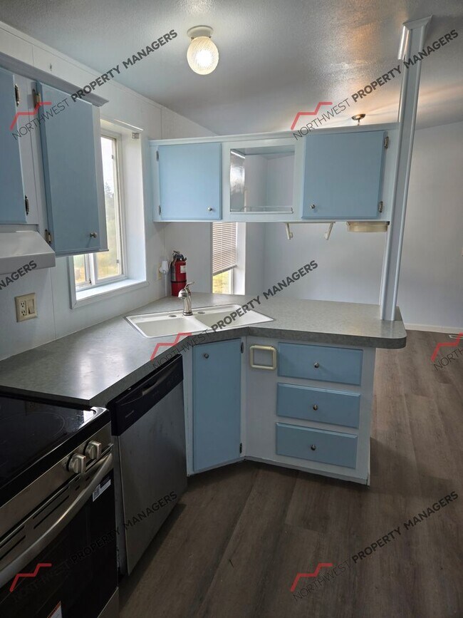 Building Photo - STATUS: *PENDING APPLICATION* | R332 | $2095 + $100 FLAT RATE W/S