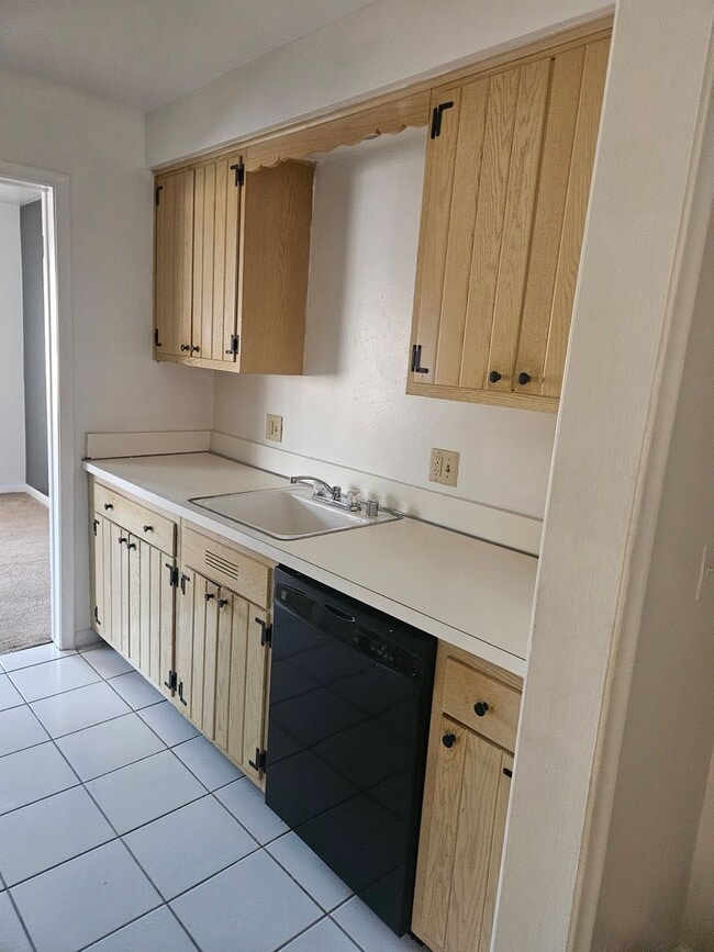 Building Photo - 19646 Fleetwood Dr