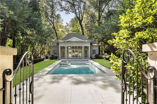 Building Photo - 2485 W Wesley Rd NW