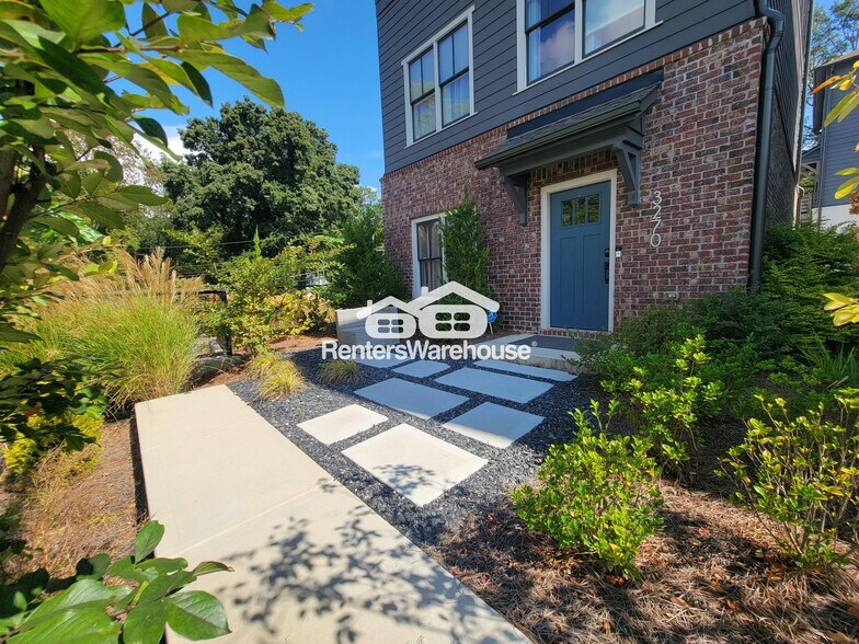 Building Photo - 3270 Stillwood Dr