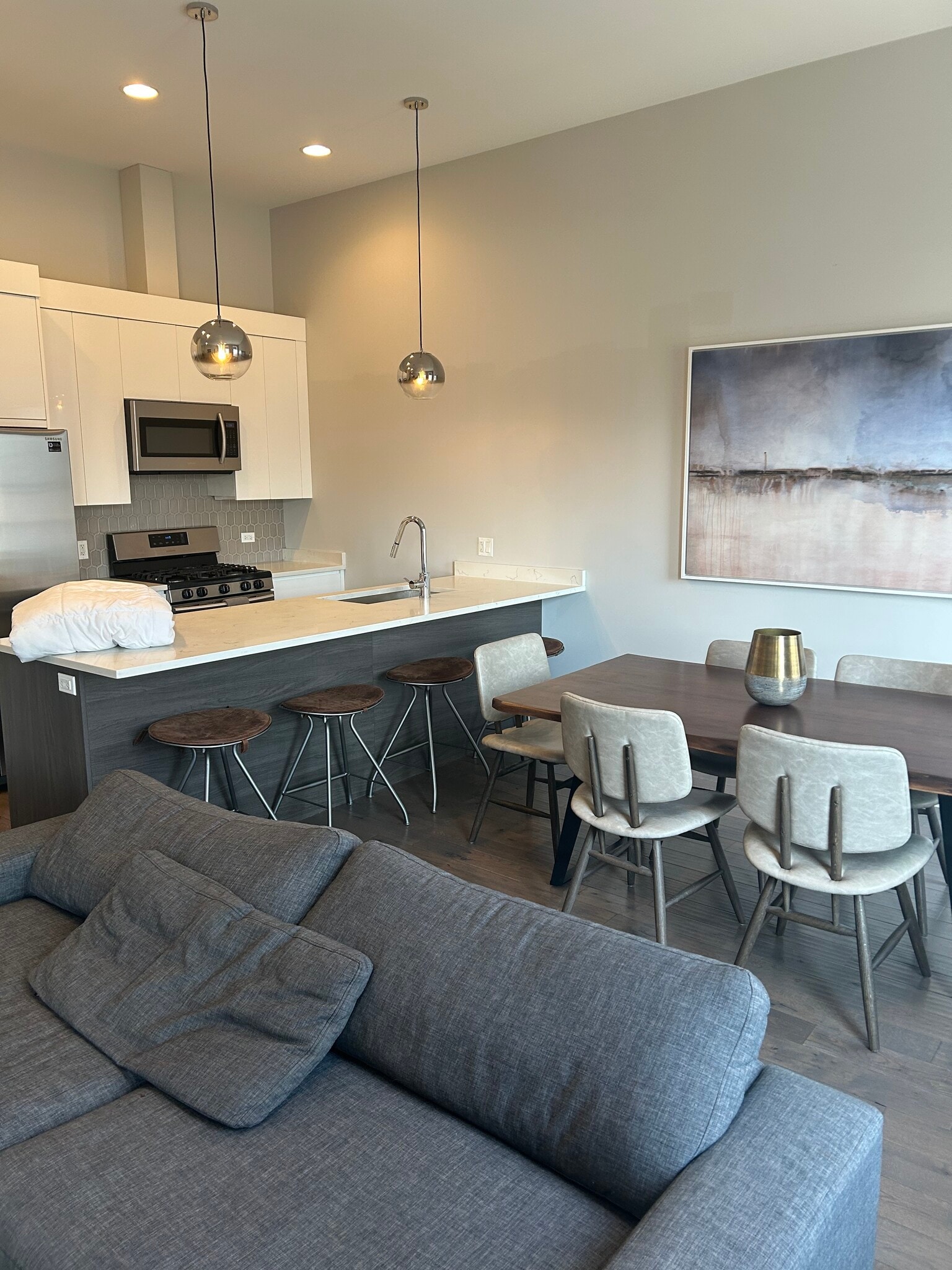 Building Photo - 318 S Halsted St