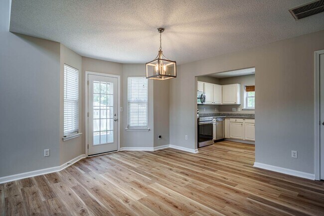 Building Photo - 101 Thorncrest Dr