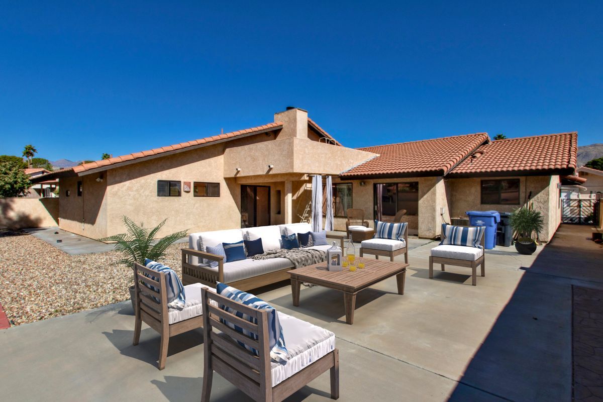 Building Photo - 64337 Doral Dr