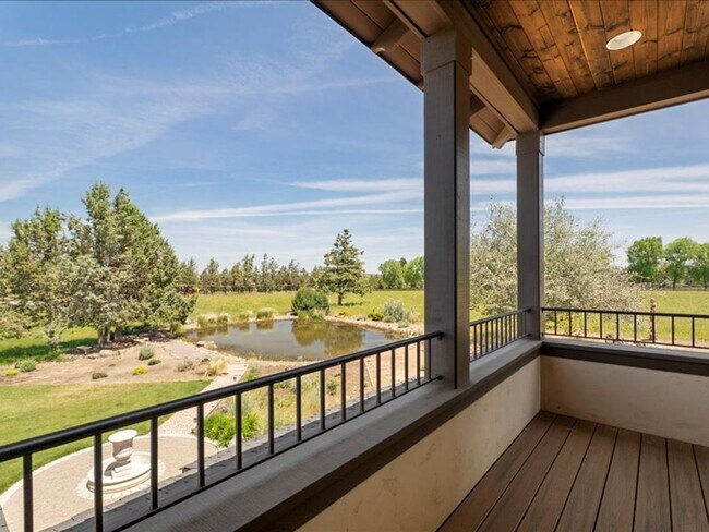 Building Photo - Stunning Tumalo Home on 3.21 Acres with Ca...