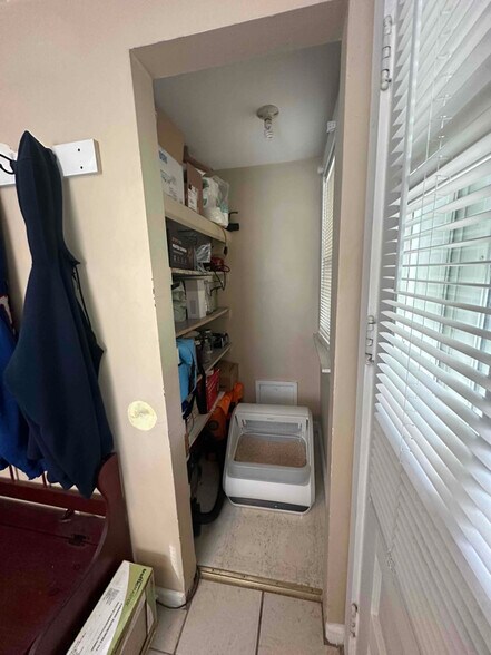 Building Photo - 50 Westbury Park Rd