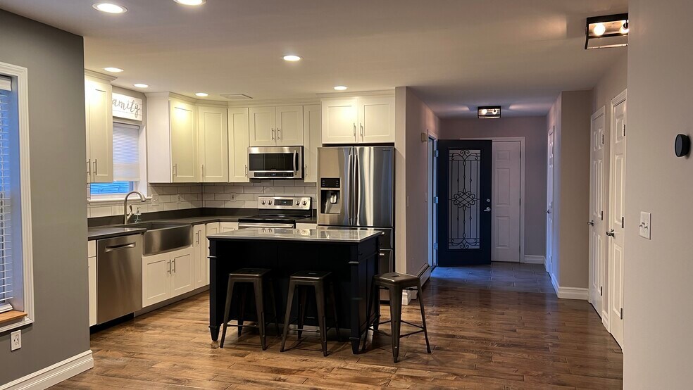 Building Photo - 201 Juniper Dr