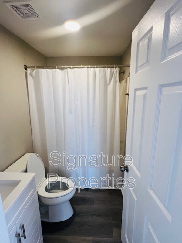 Building Photo - 22 Bollingbrook St