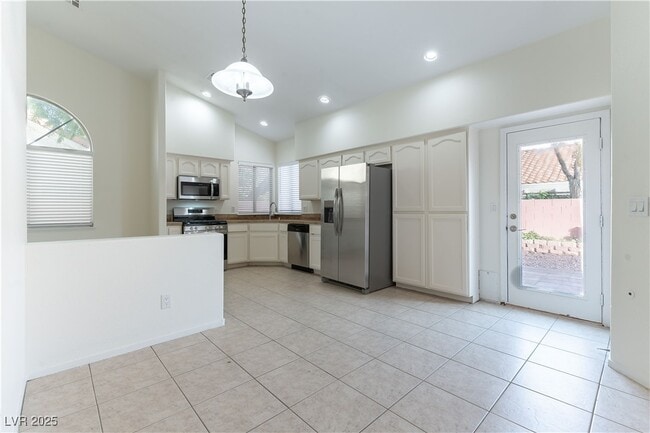 Building Photo - 3804 Banana Ct