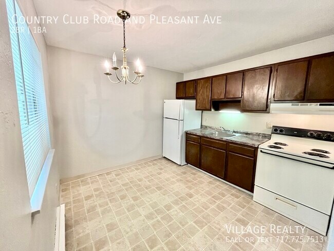 Building Photo - 607 Country Club Rd