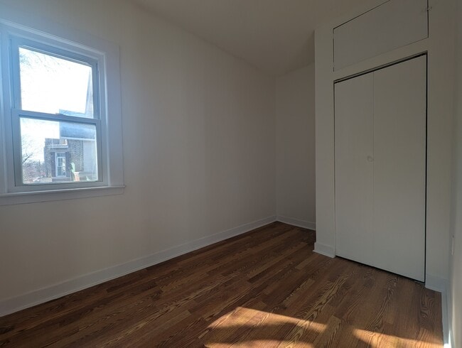 Building Photo - 1520 W Melrose St