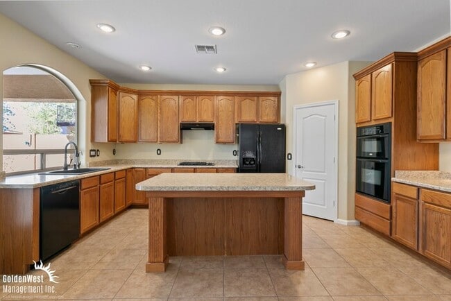 Building Photo - Beautiful 4Bdm 2.5Ba Tuscan-Inspired Home Located in the Norterra Area of Phoenix!