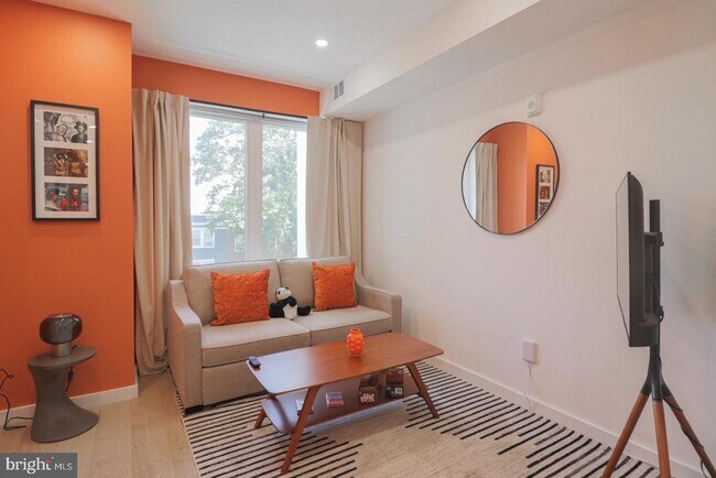 Building Photo - 1806 I St NE