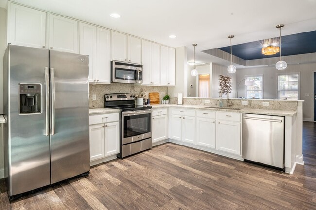 Building Photo - Seashell Cove @ 148 NE 13th St